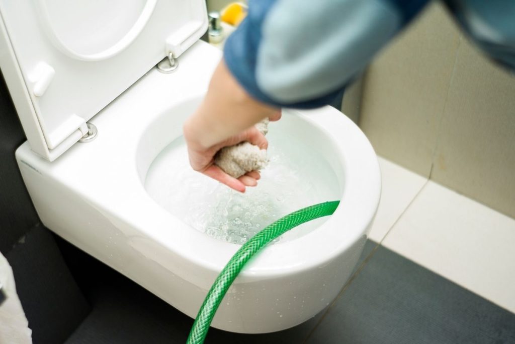 How To Stop An Overflowing Toilet Do’s And Don’ts Water Heater Hub